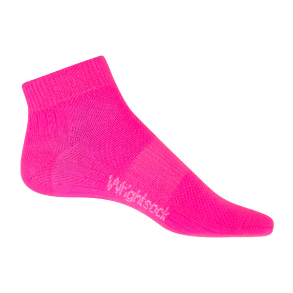 Wrightsock Coolmesh II Kids Low Tab neon pink: dünne, knöchelfreie Kinder-Sneakersocke mit Fersenlasche und Anti-Blasen-System in Farbe neonpink